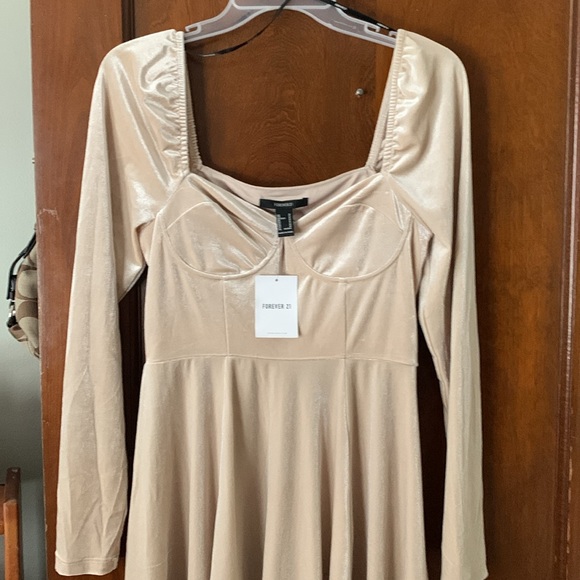 Brand new forever 21 champagne, velvet baby doll mini dress 😍😍😍 - Picture 4 of 14